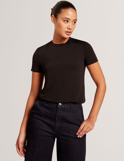 SOLID BLACK TSHIRT WITH SEAM DETAIL | BLACK