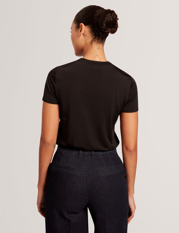 SOLID BLACK TSHIRT WITH SEAM DETAIL | BLACK