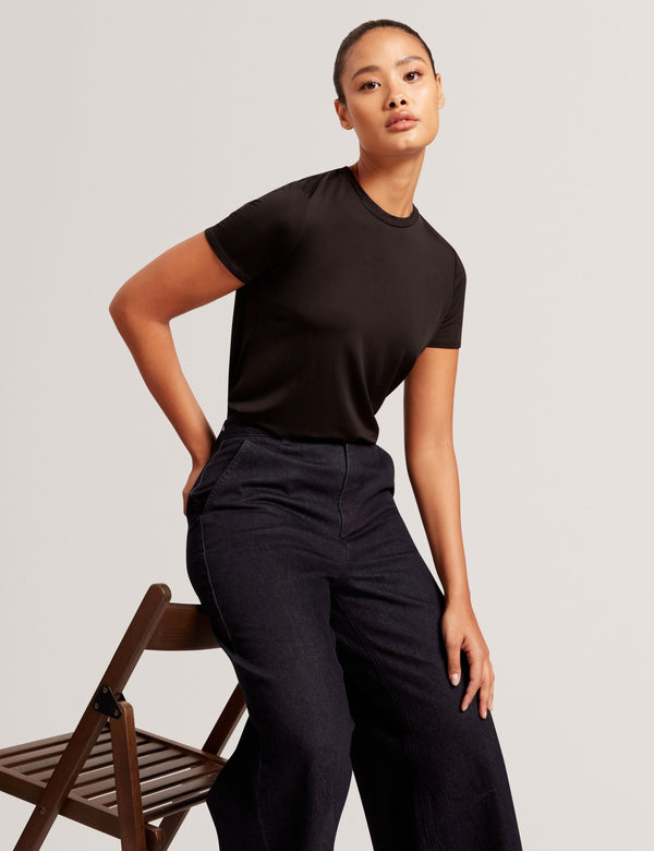 SOLID BLACK TSHIRT WITH SEAM DETAIL | BLACK