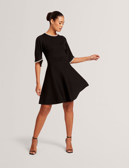 SHORT SLEEVE CREW NECK MINI DRESS | BLACK