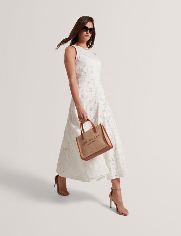 LEESAA | WHITE